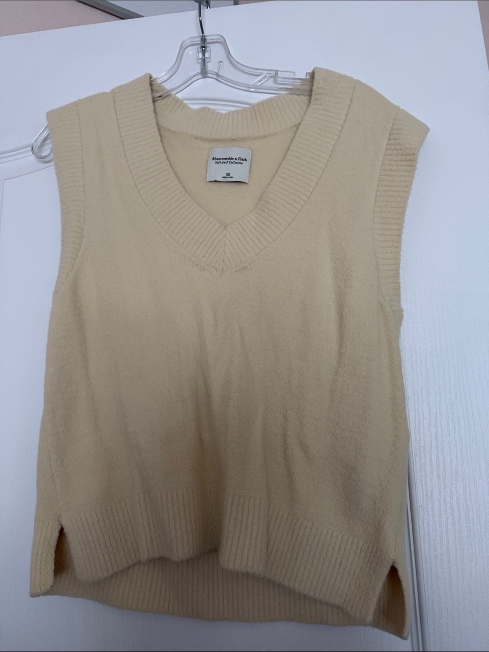 Abercrombie & Fitch Cream V-Neck Knit Sweater Vest
